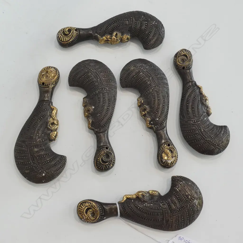 6 SMALL BRONZE PATUS, L. 135MM Image 1++