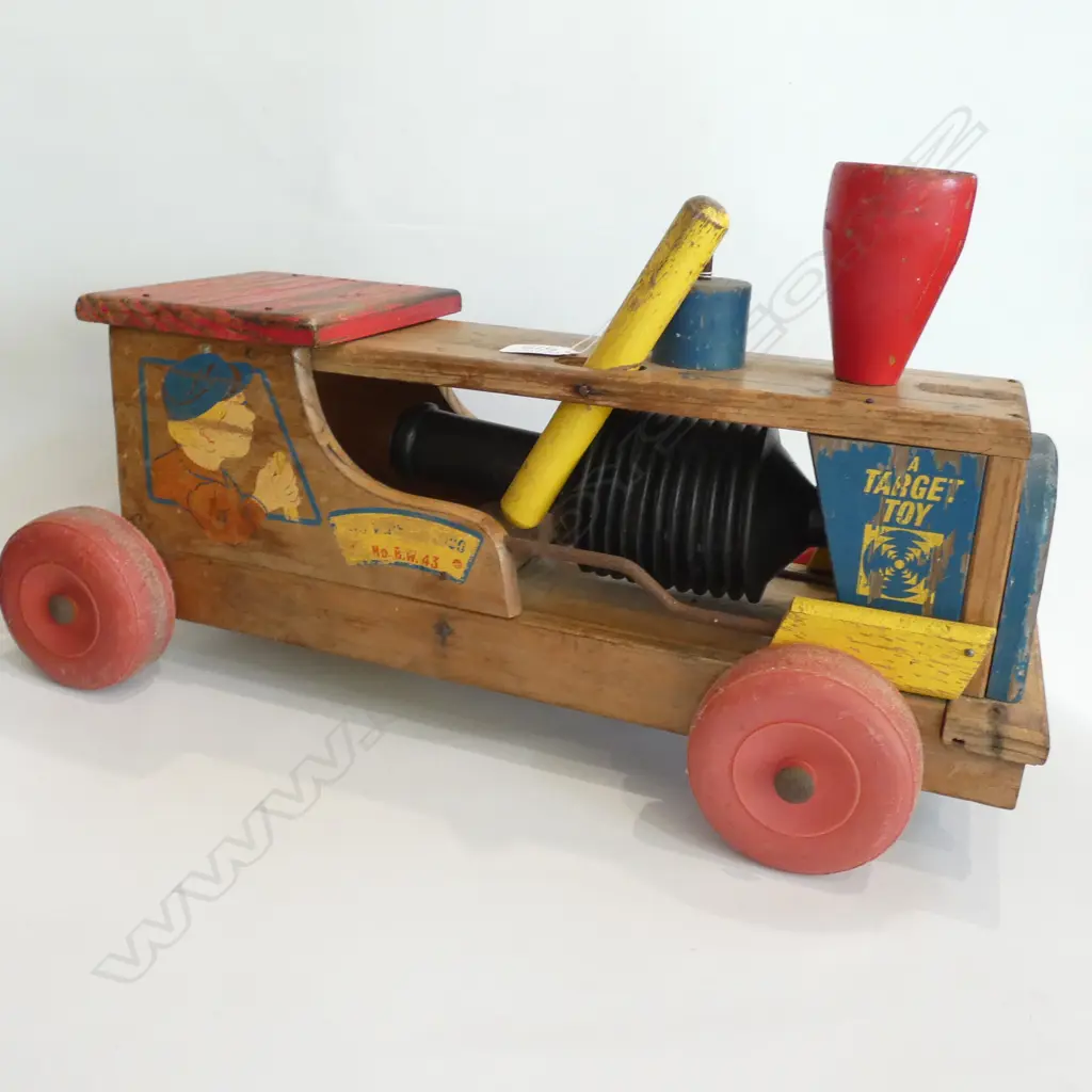 VINTAGE WOODEN RIDE ON LOCOMOTIVE BY TARGET TOYS NZ L. 540MM  Image 1++