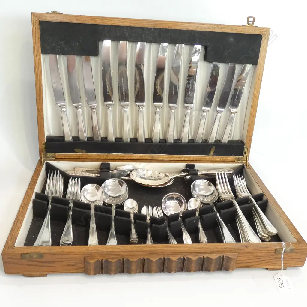 WALKER & HALLL CUTLERY CANTEEN Image 1++