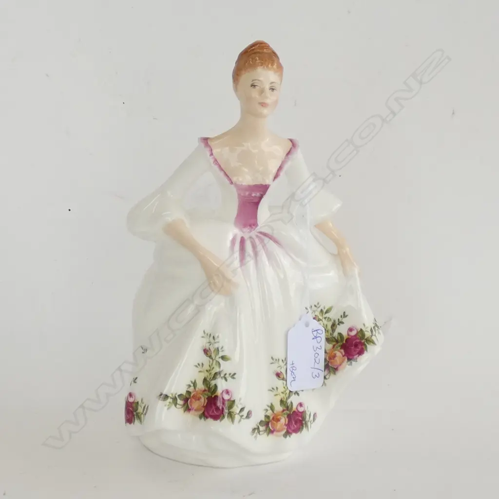 ROYAL DOULTON BOXED FIGURINE COUNTRY ROSE 200MM H Image 1++