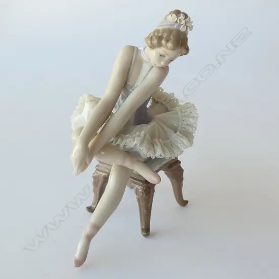 LLADRO BALLERINA,10MM LOSS TO TUTU AT BACK, H. 145MM