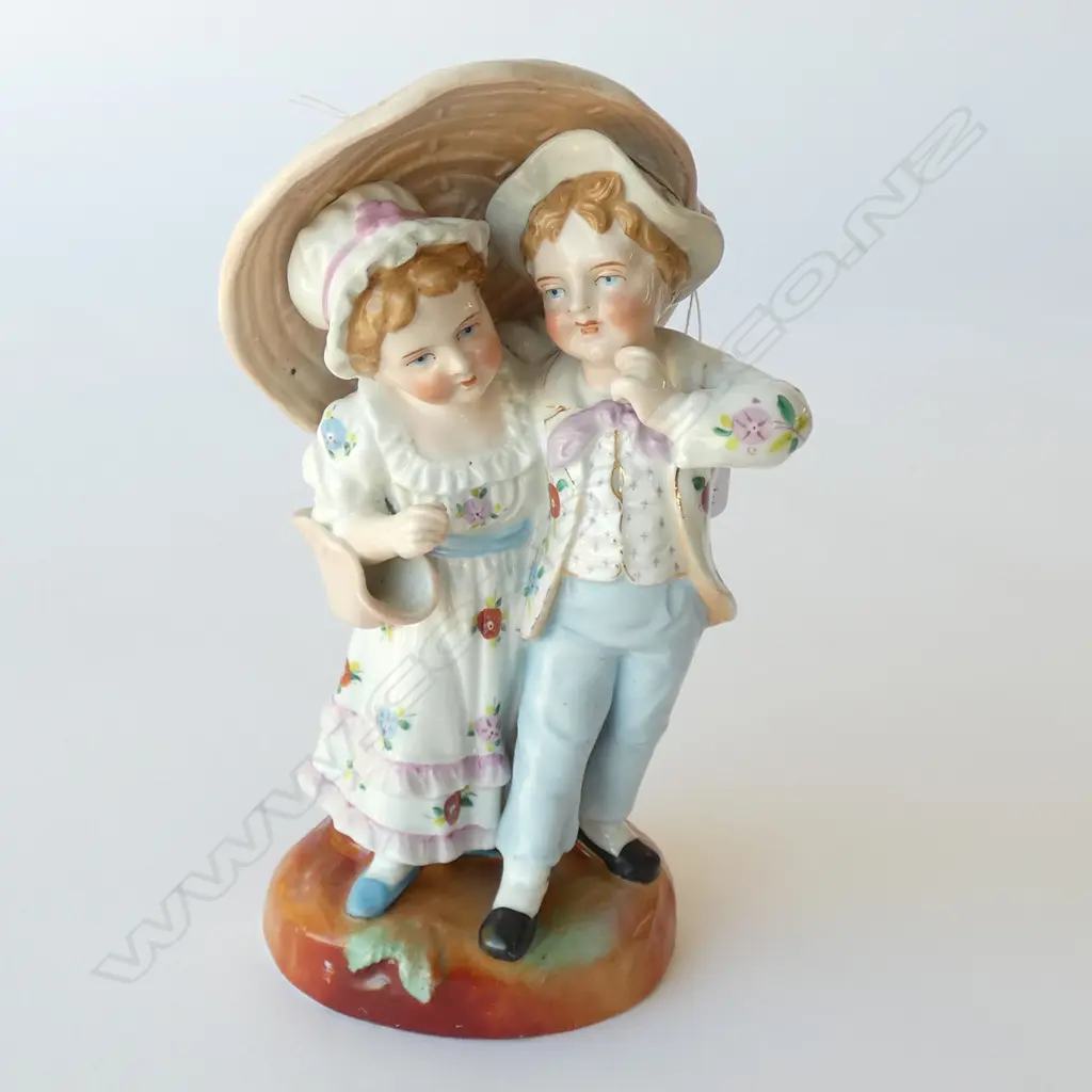 VICTORIAN FIGURES, COUPLE WALKING, H.190MM Image 1++