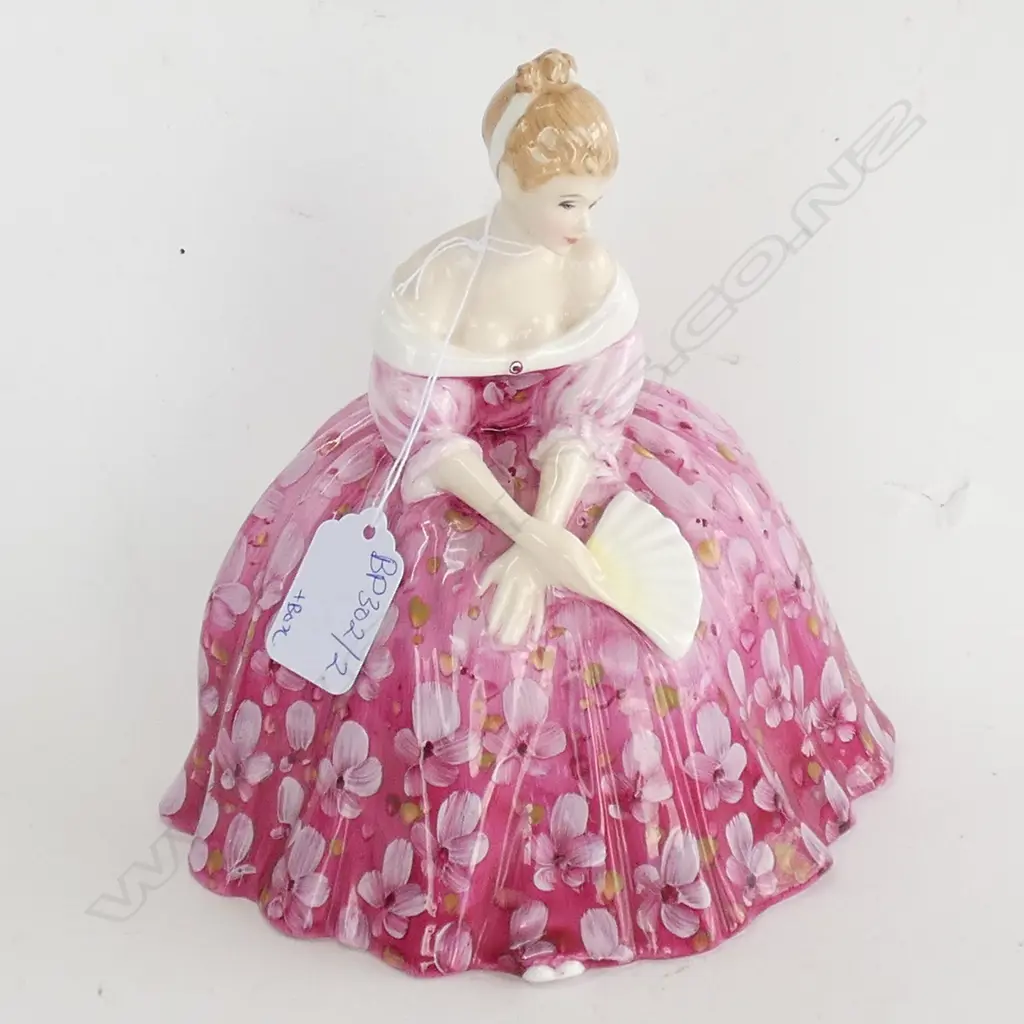 ROYAL DOULTON BOXED FIGURINE VICTORIA 170MM H Image 1++