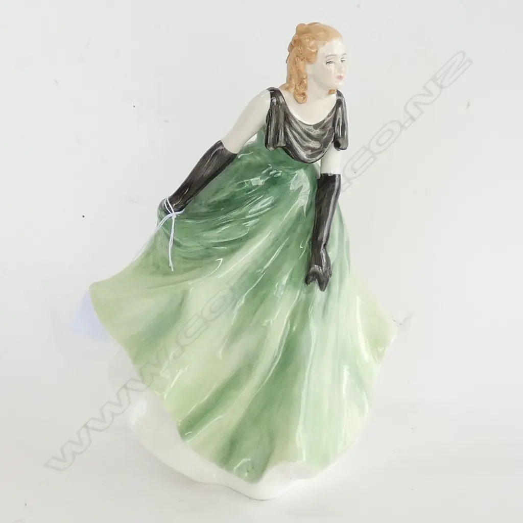 ROYAL DOULTON BOXED FIGURINE VANESSA 210MM H Image 1++