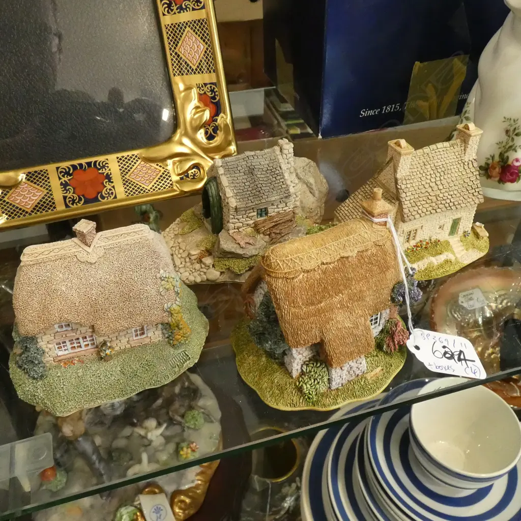4 X LILLIPUTS HOUSES--HOLMES DYKE-THIMBLE COTTAGE-COSY CORNER-ANNE HATHAWAY Image 1++