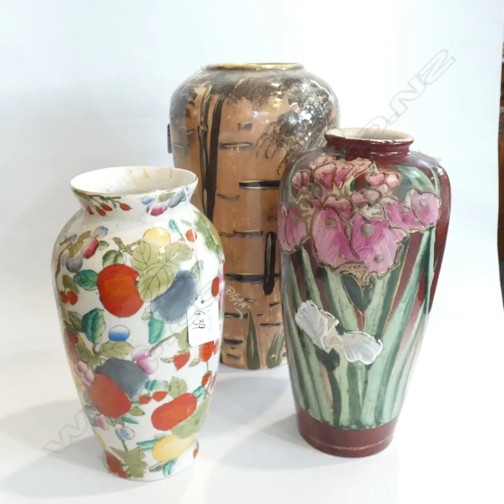 3 ASST VASES ONE CHINESE H 310 MM Image 1++
