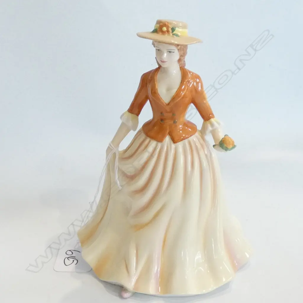 R/DOULTON FIGURINE AUTUMN STROLL Image 1++