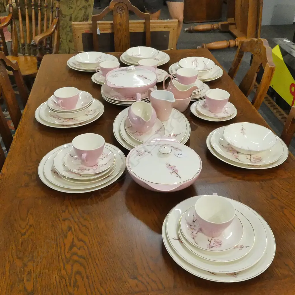 LARGE MEAKIN BLOSSOM DINNER SERVICE EXCELLENT CONDITION Image 1++