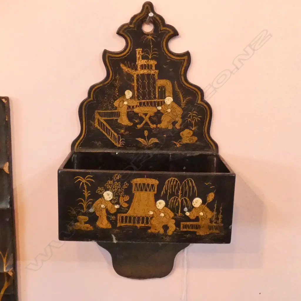 VICTORIAN CHINESE DECORATED LACQUER WALL POCKET Image 1++