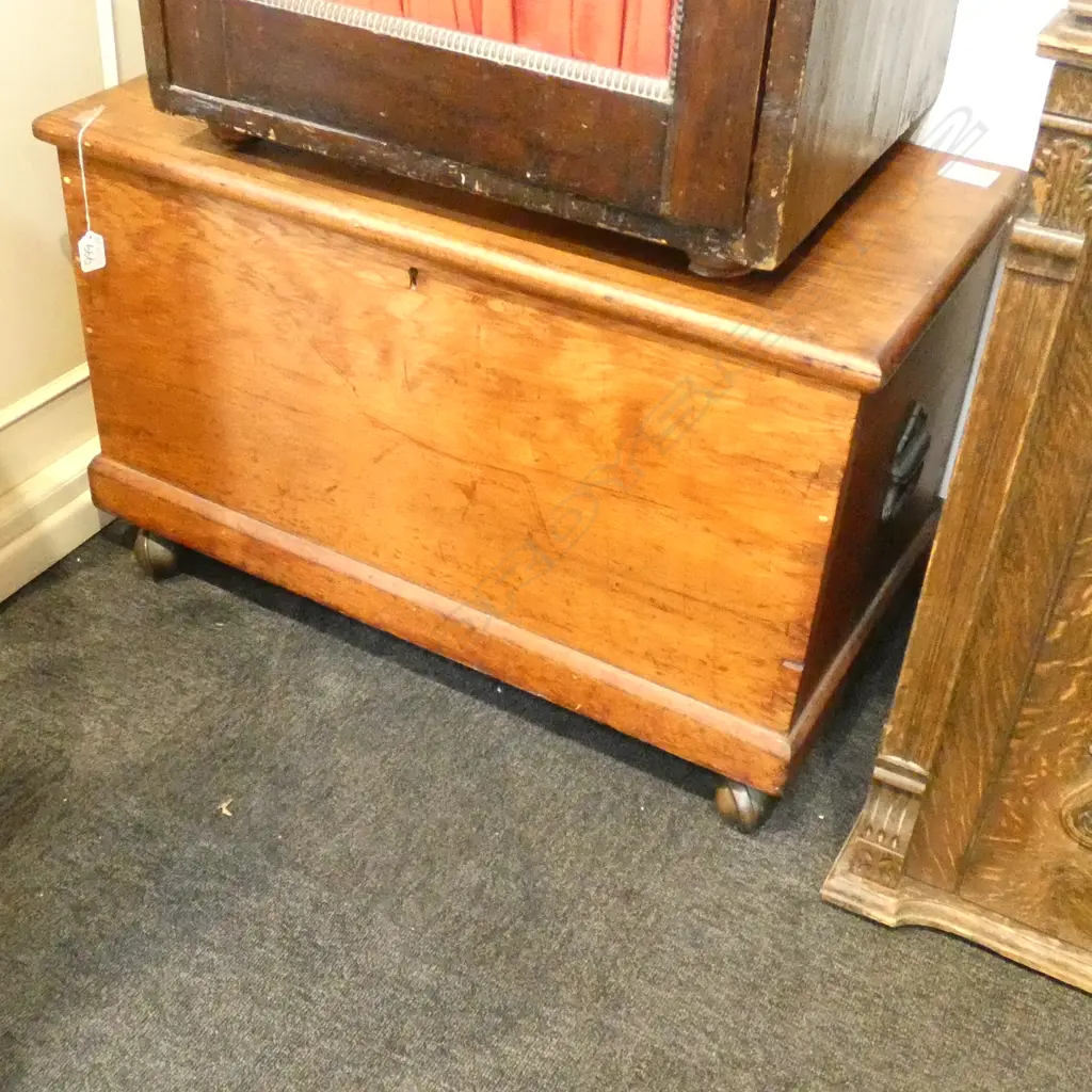 HANDLED WOODEN CHEST L. 780MM ON WHEELS Image 1++