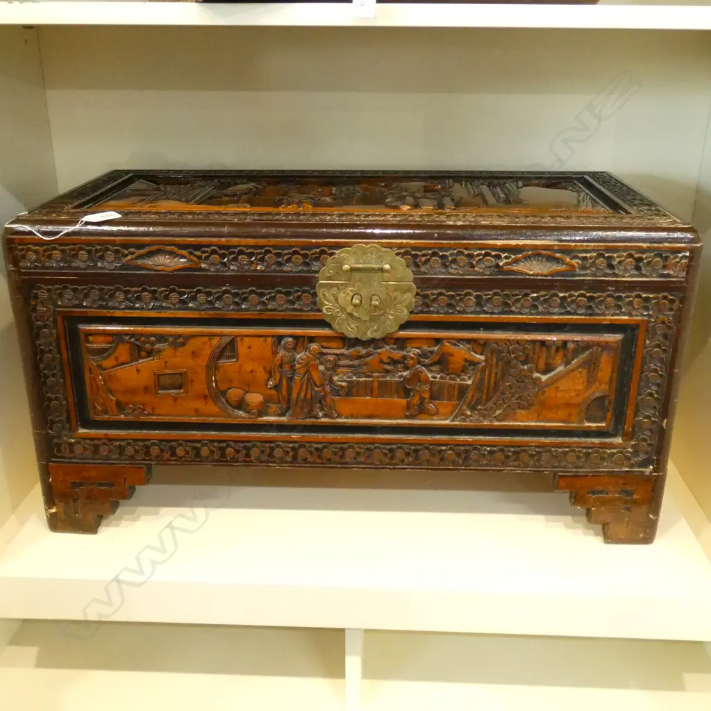SMALL CHINESE CAMPHOR WOOD CHEST Image 1++