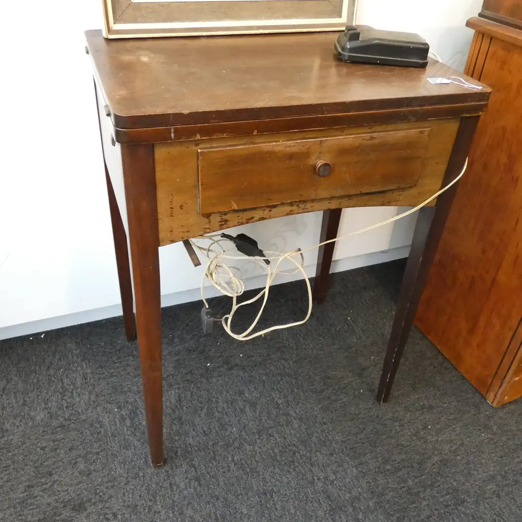 SINGER SEWING MACHINE TABLE H. 780MM Image 1++