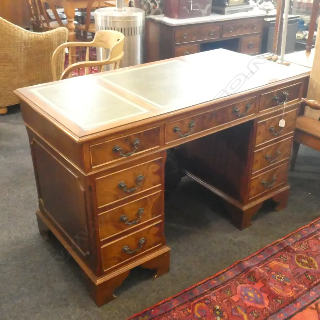 MAHOGANY TWIN PEDESTAL DESK WITH LEATHER INSET W 1060 MM Image 1++