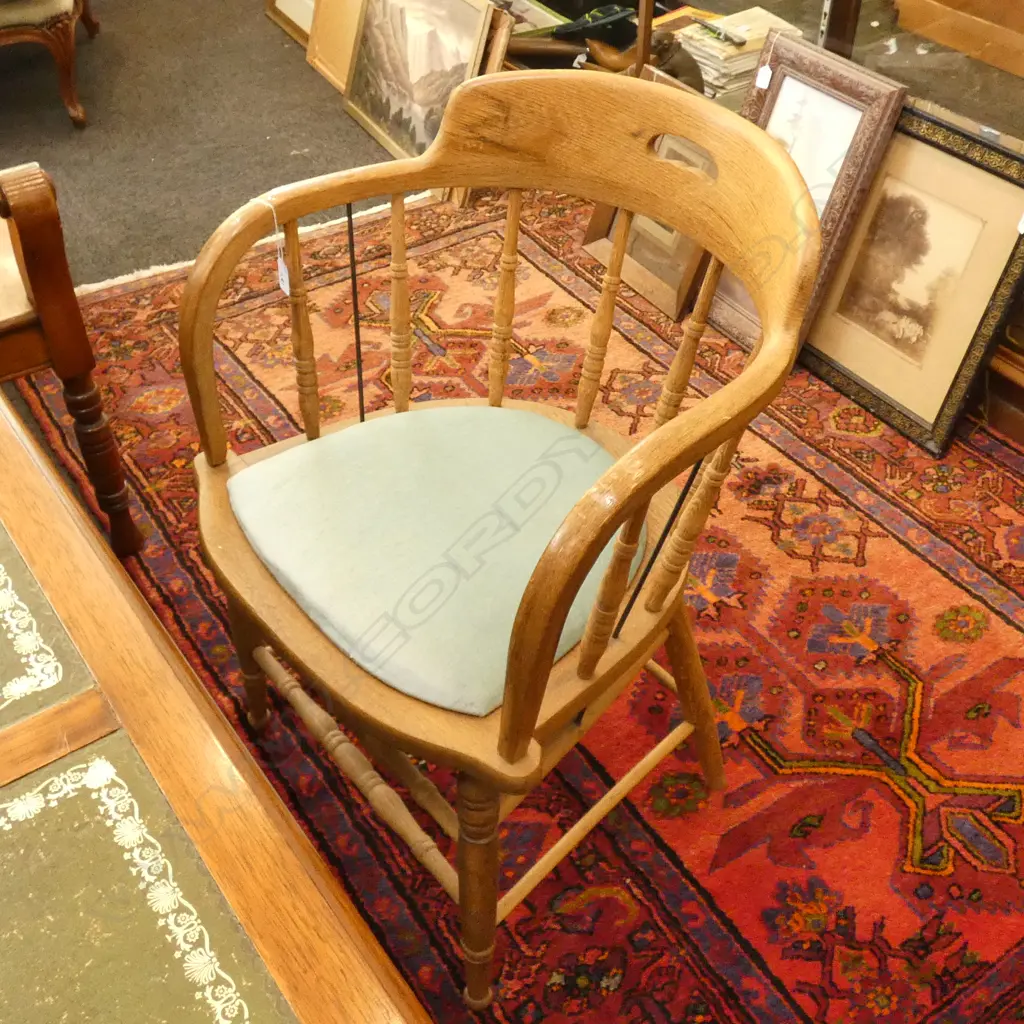 CAPTAINS CHAIR Image 1++