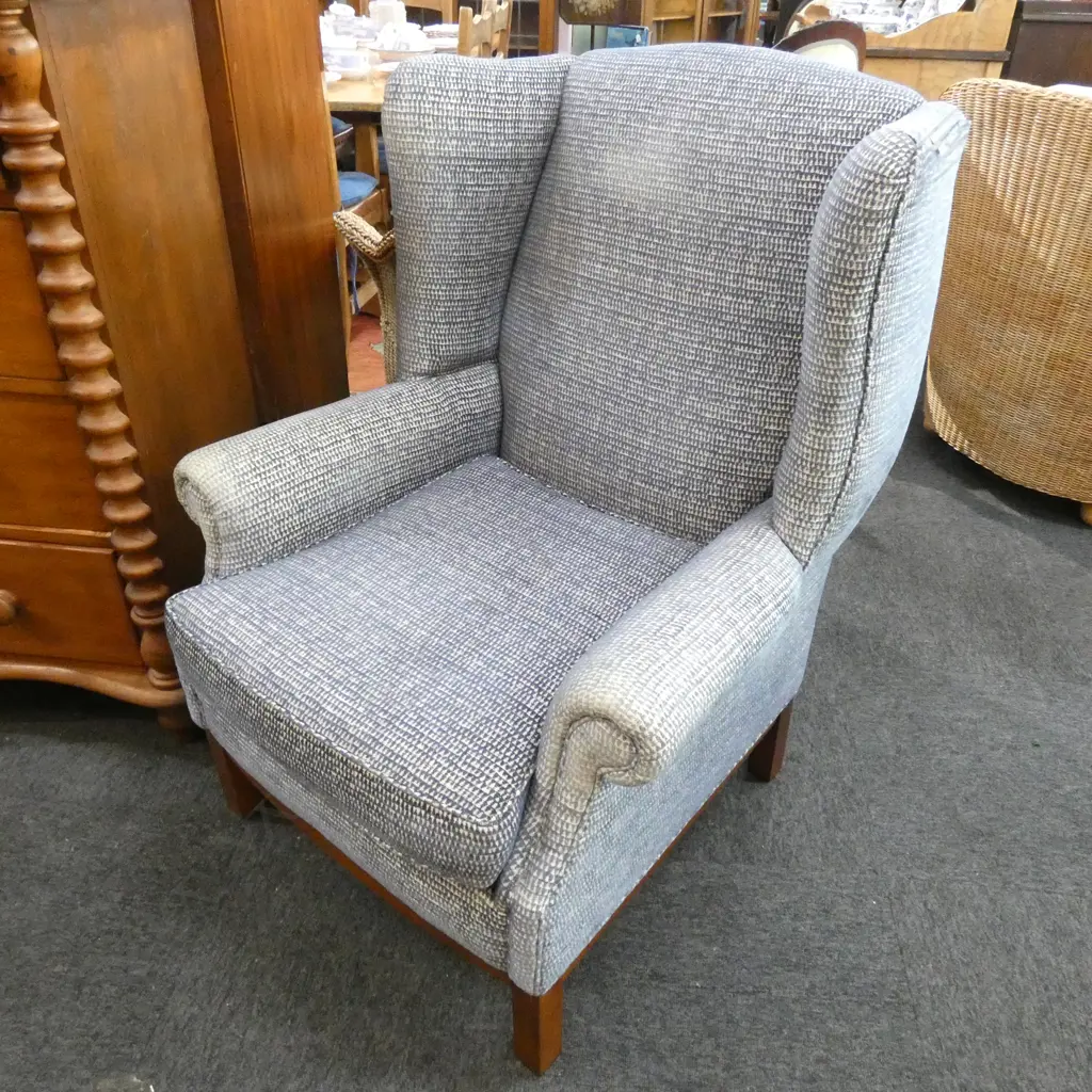 WINGBACK CHAIR LIGHT WEAR TO ARMS H.  Image 1++