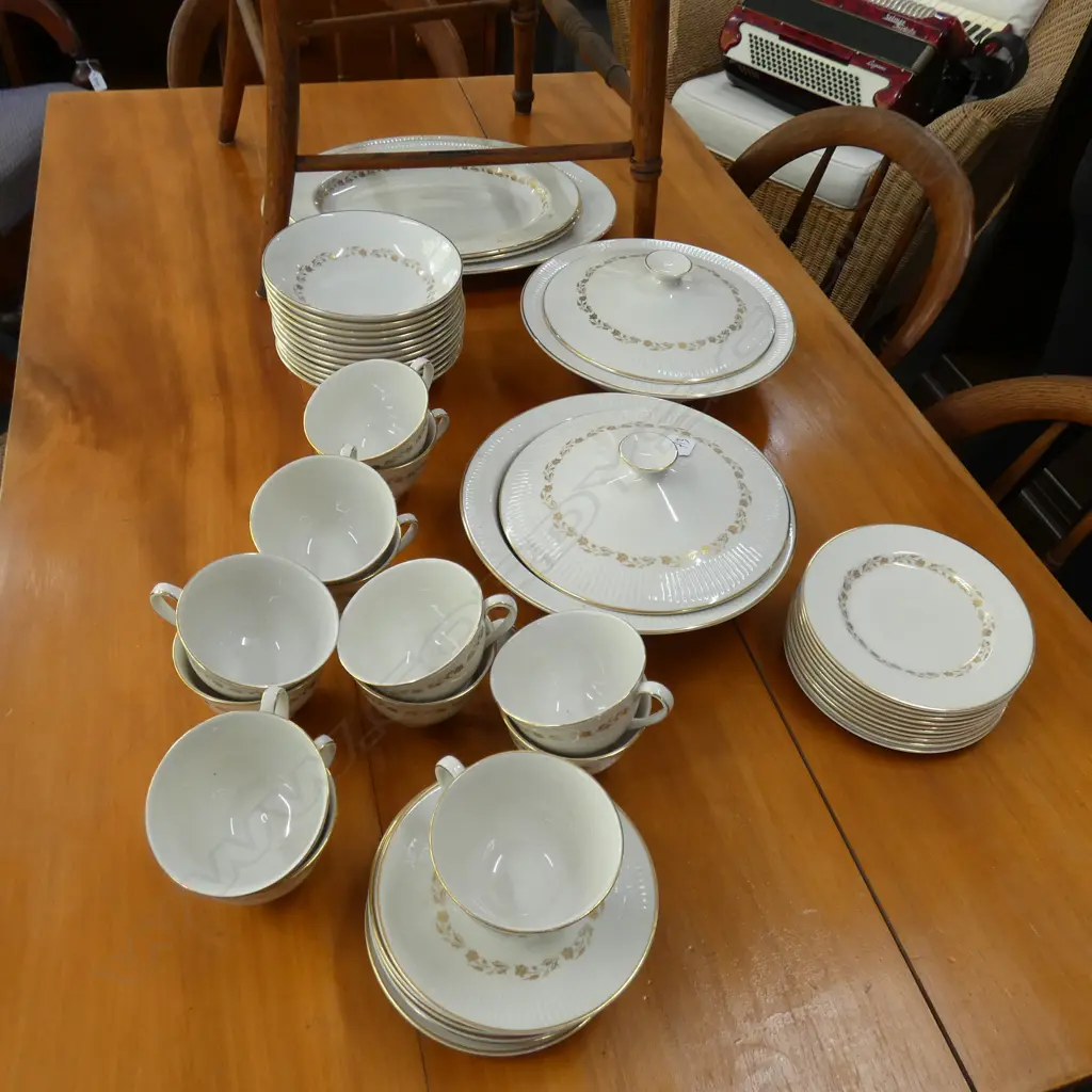 R/DOULTON PART FAIRFAX LARGE DINNER SERVICE Image 1++