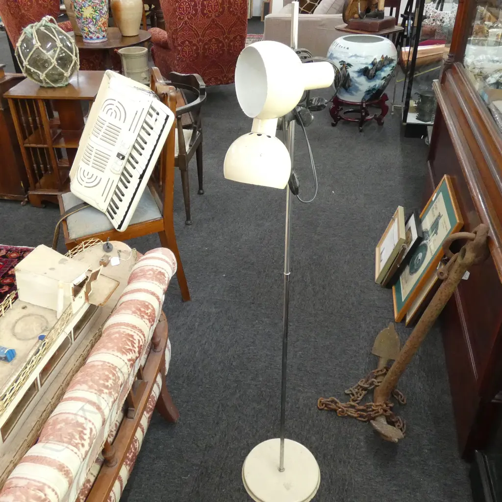 MID CENTURY JET AGE FLOOR LAMP Image 1++