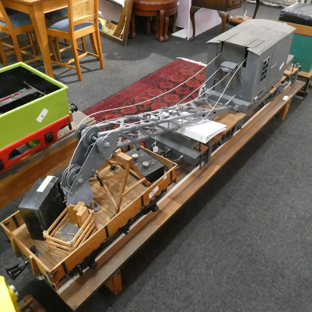 LARGE MODEL RAILWAY CRANE AND TRAILER L. 2320MM Image 1++