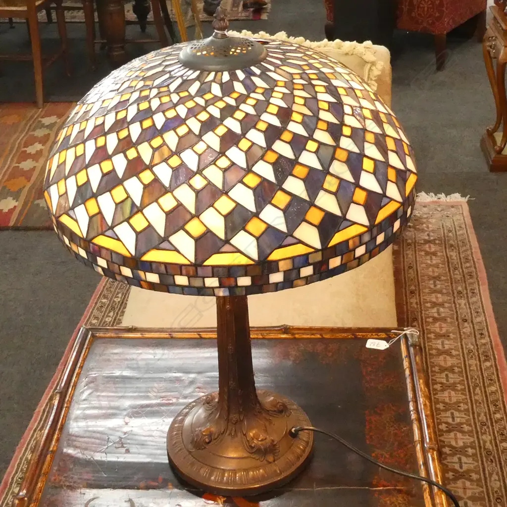 LEADLIGHT STAINED GLASS TABLE LAMP  Image 1++