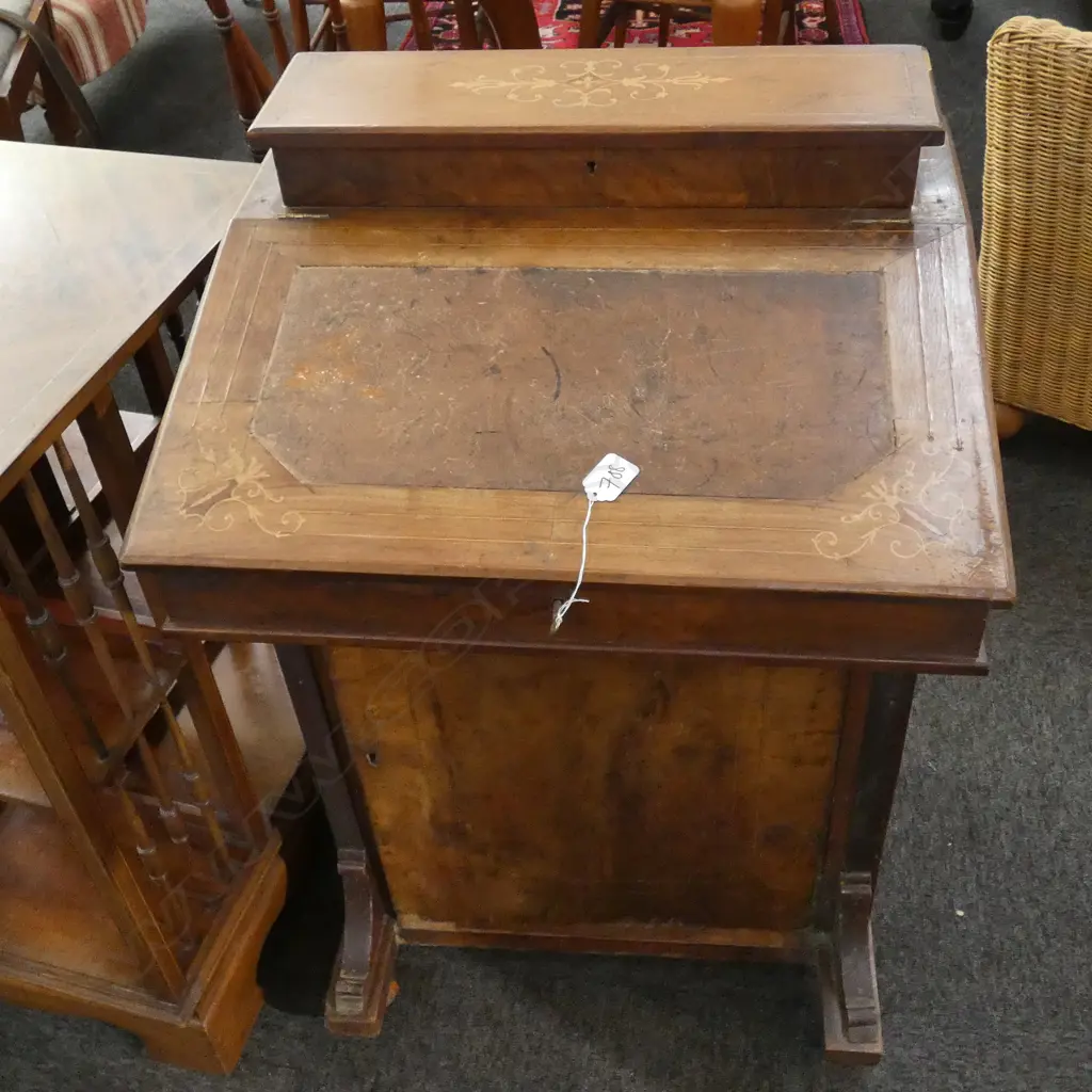 VICTORIAN WALNUT DAVENPORT Image 1++