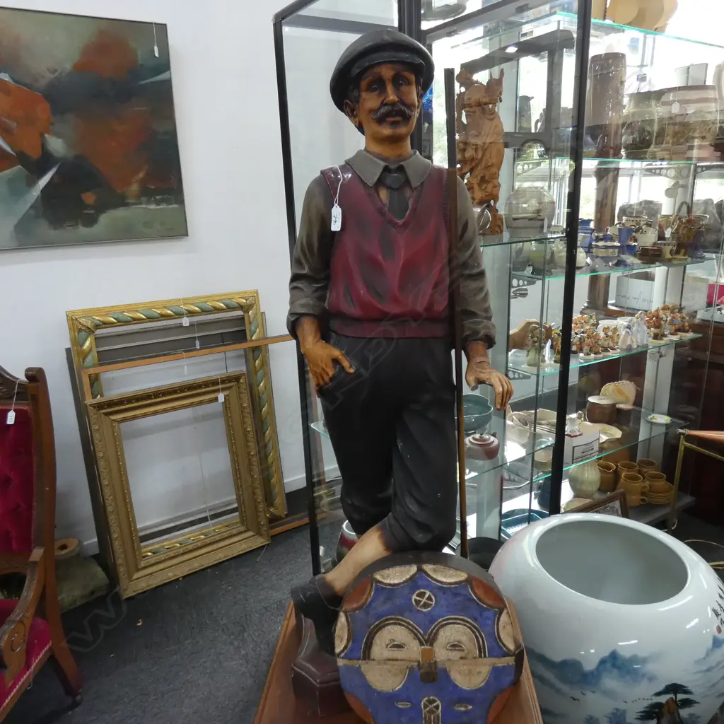 SHOP FIGURE OF A GOLFER Image 1++
