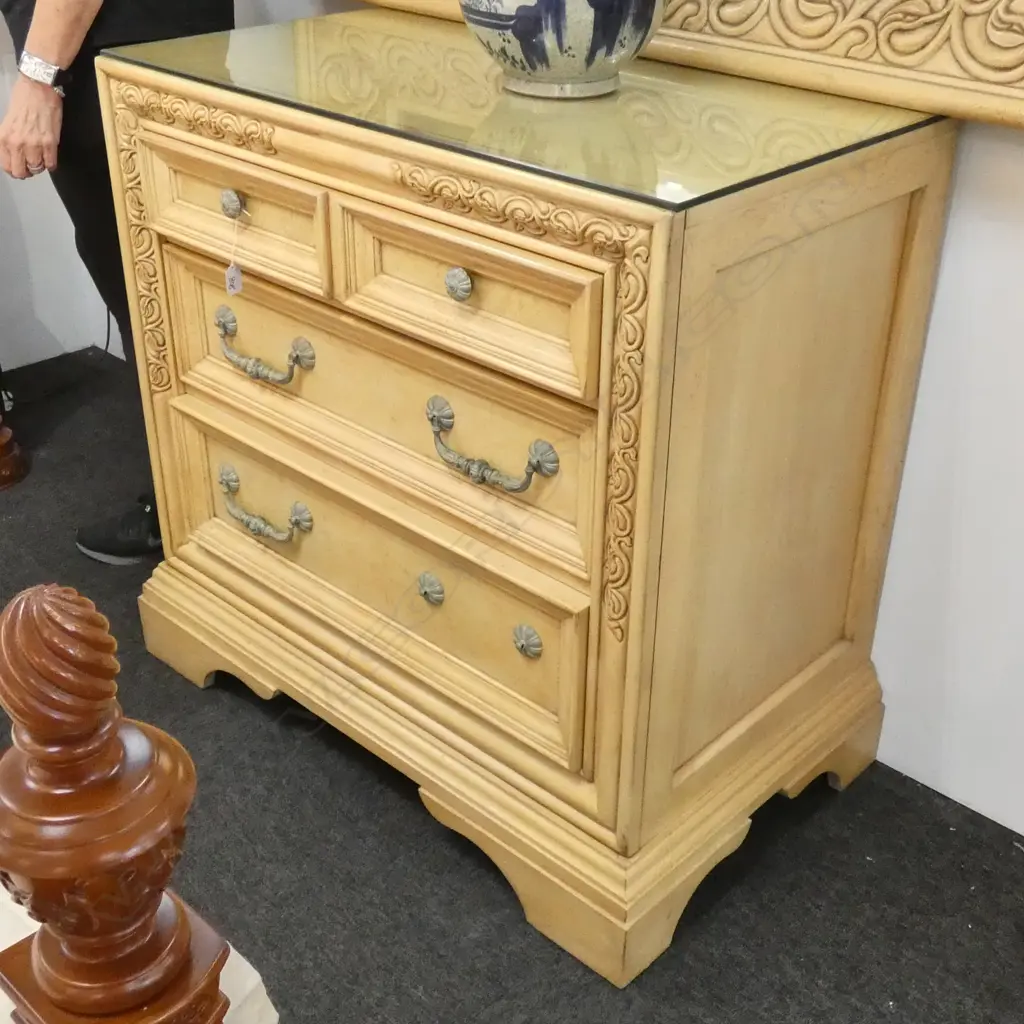3 DRAWER CHEST WITH GLASS TOP H. 880MM W. 930MM Image 1++