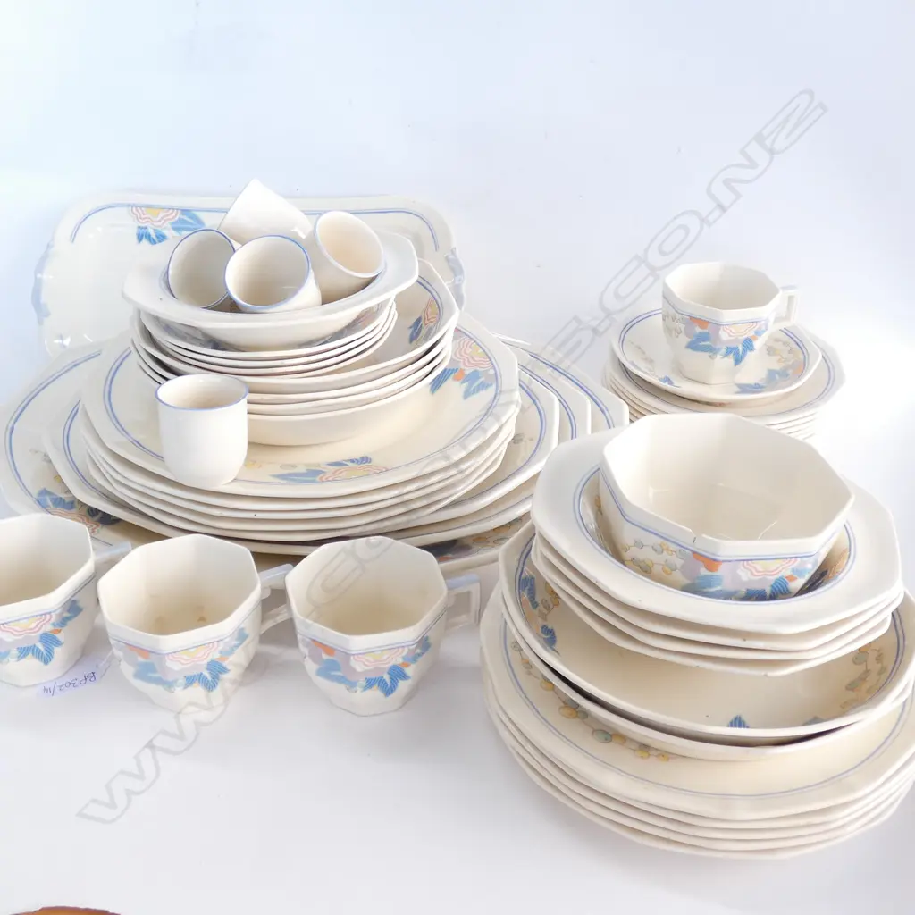 LARGE ART DECO ROYAL DOULTON DINNER SERVICE 'WINDSOR'  Image 1++