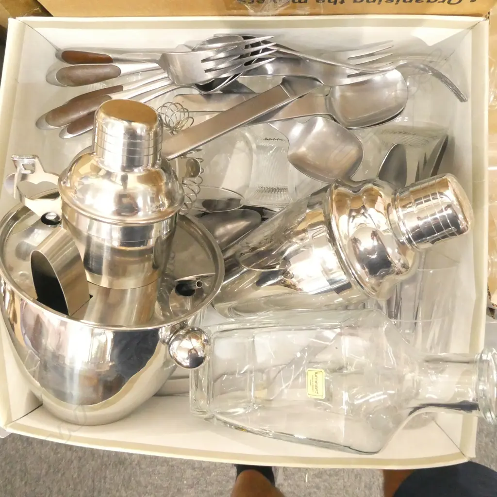 BOX LOT COCKTAIL SET, DECANTER, RETRO CUTLERY AND GLASSWARE Image 1++
