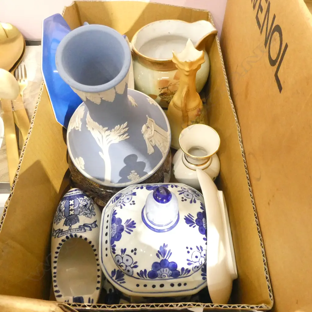 BOX LOT ASST. CHINA INCL. WEDGWOOD, DELFT ETC Image 1++