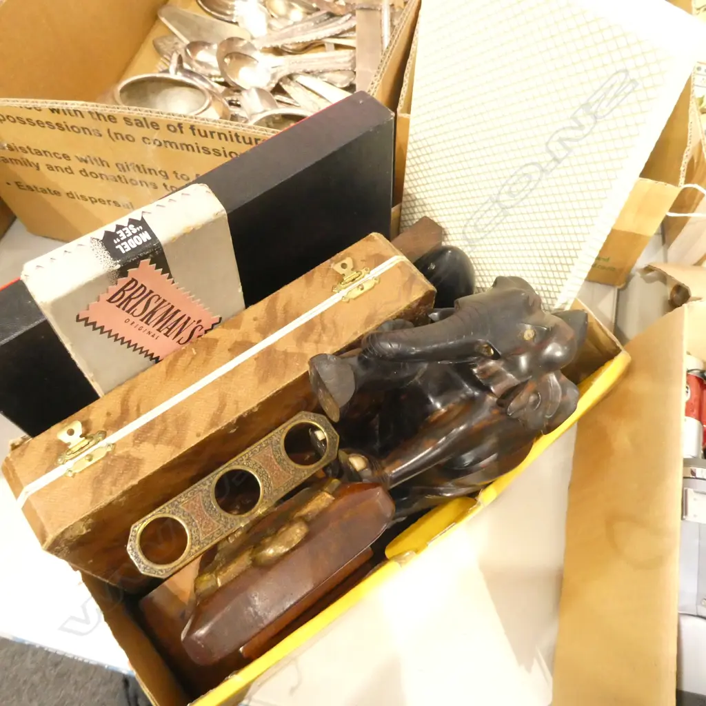 BOX LOT CASED CUTLERY INCL. MINT FISH KNIVES SET, PINKING SHEARS, CIGAR HOLDER ETC Image 1++