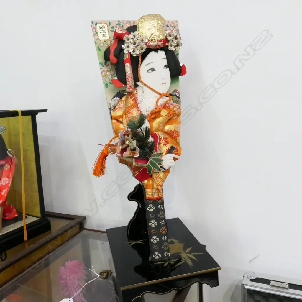 JAPANESE GEISHA FIGURE ON LACQUER STAND H. 500 Image 1++