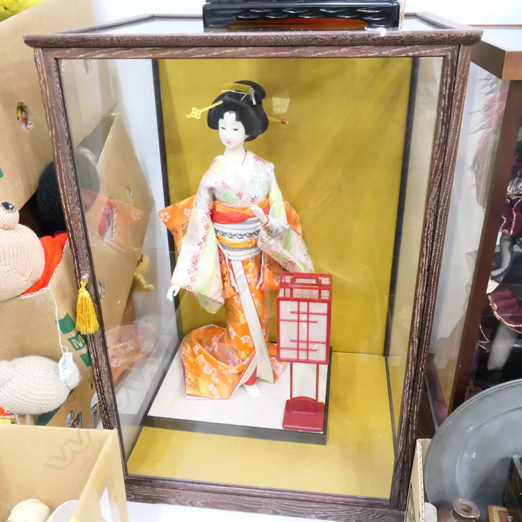 CASED JAPANESE GEISHA DOLL PORCELAIN HEAD H. 650MM Image 1++