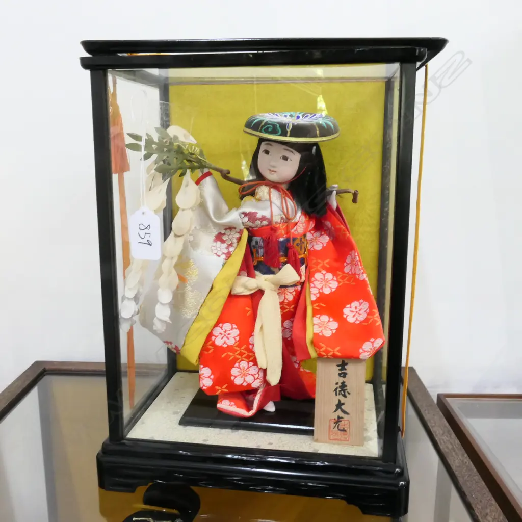 CASED JAPANESE GEISHA DOLL H. 310MM Image 1++