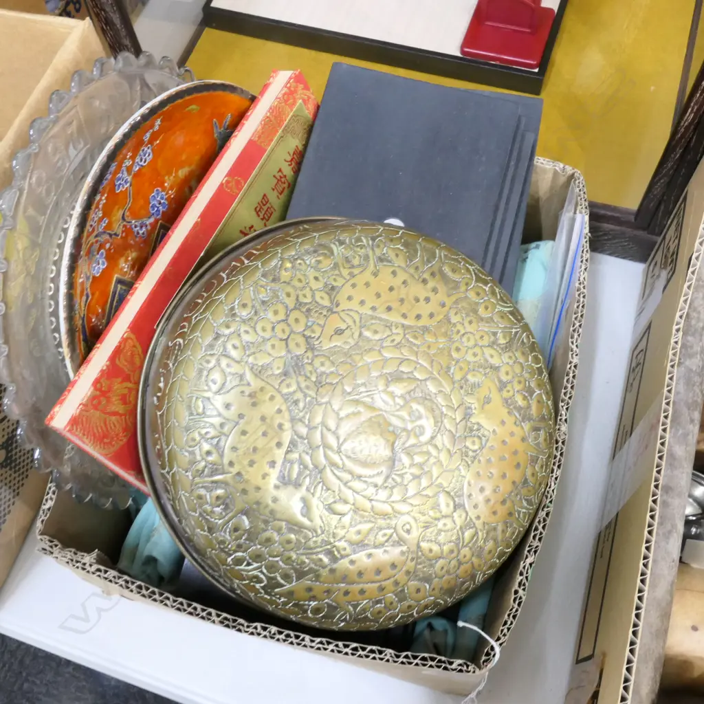 BOX LOT ORIENTAL ITEMS; MOP PANELS AF, PLATES, METAL BOWL ETC Image 1++