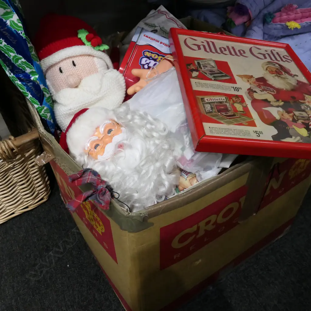 BOX LOT ASST. CHRISTMAS ITEMS Image 1++