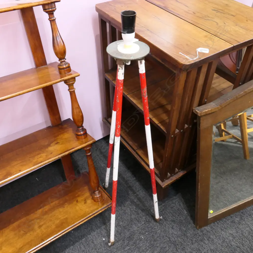 SURVEYORS TRIPOD AS LAMP Image 1++