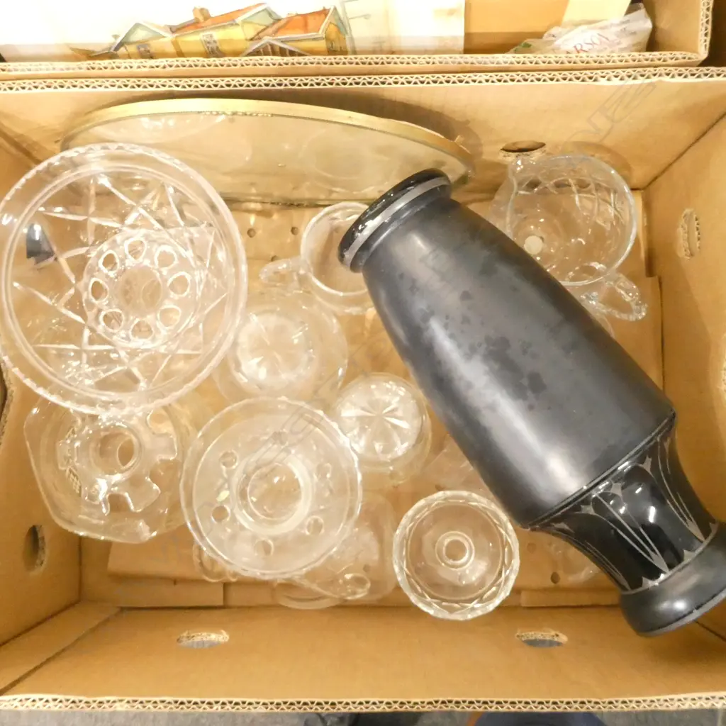 BOX LOT ASST. CRYSTAL + BLACK GLASS VASE H. 330MM Image 1++
