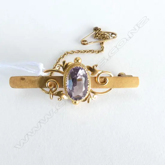 EDWARDIAN 9CT GOLD & AMETHYST BROOCH. TOTAL 3.6gm AMETHYST 12 X 8mm