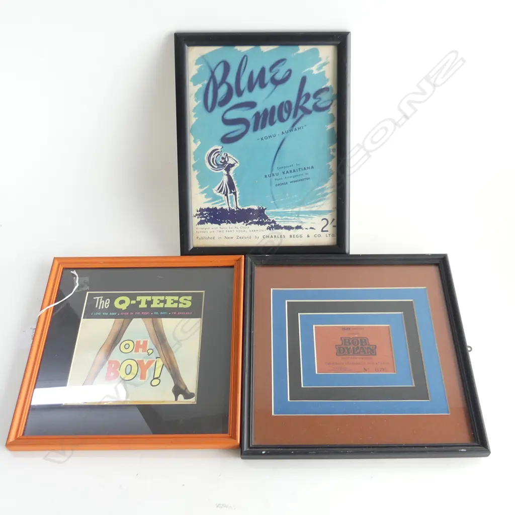 (19) 3X NZ RELATED FRAMED MUSIC ITEMS. BOB DYLAN, BLUE SMOKE, THE QTEES Image 1++