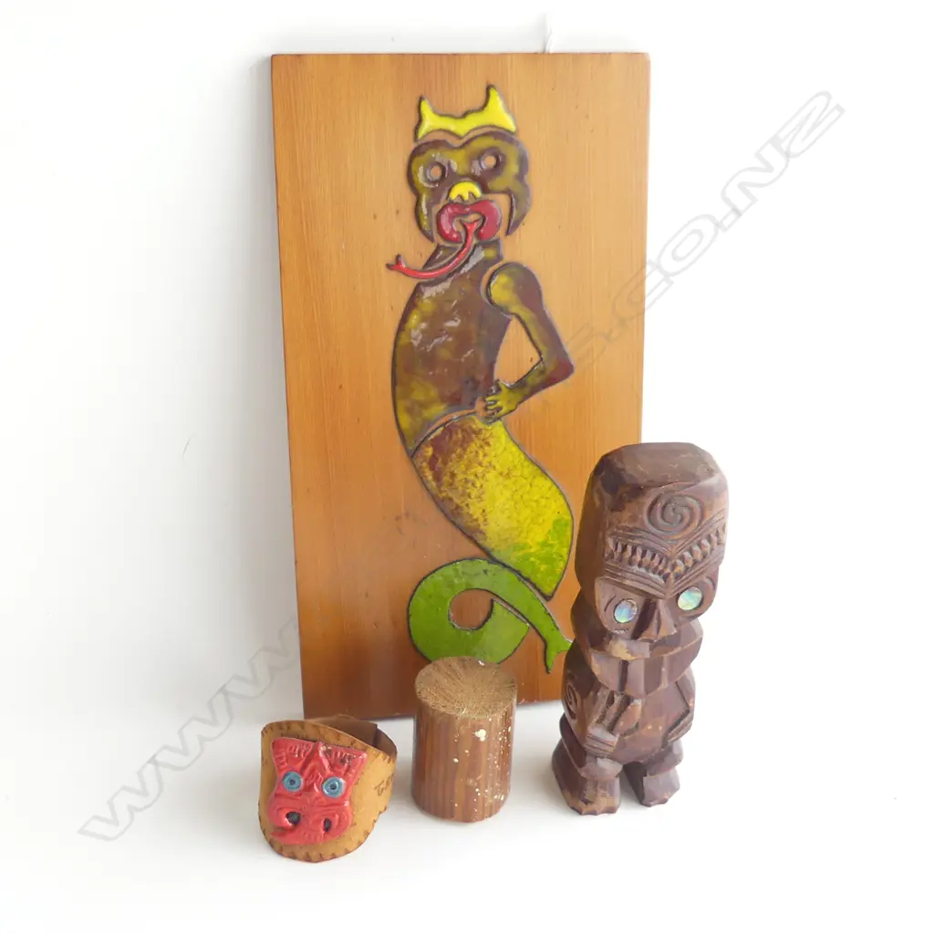(3) 3 MAORI FOLK ART ITEMS AN ENAMEL MARAKIHAI FIGURE ON BOARD TIKI FIGURE AND LEATHER SERVIETTE RING Image 1++