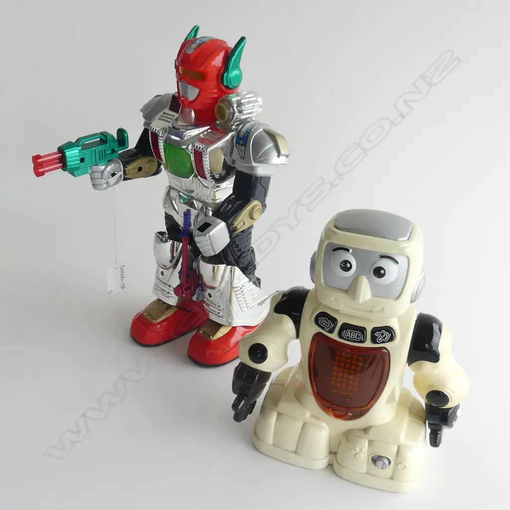 2 ROBOTS MADE IN CHINA, 1 SILVER 1 CREAM (3) Image 1++