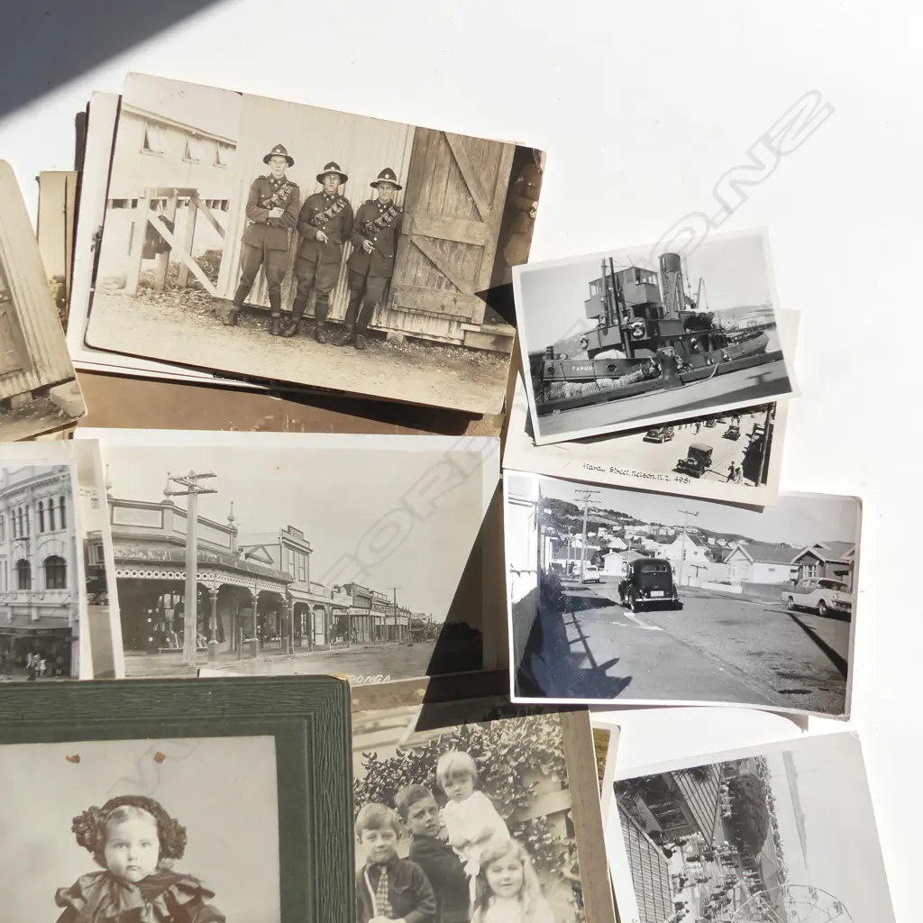(78) BAG LOT VINTAGE PHOTOS & POSTCARDS Image 1++