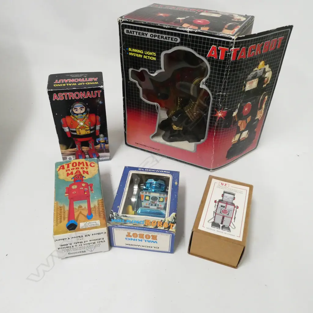 (1) 5 x ROBOTS ALL IN ORIGINAL PACKAGING Image 1++