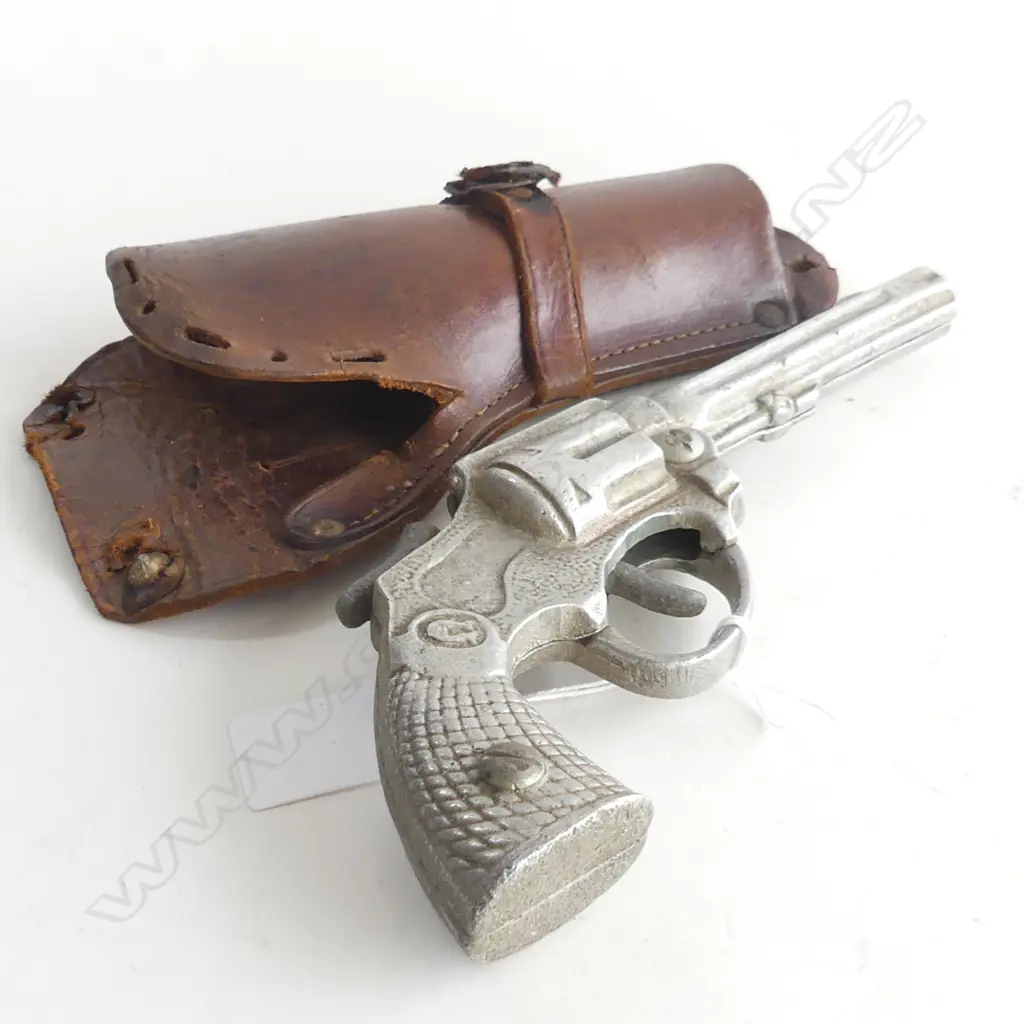 (5) FUN HO TOY PISTOL & HOLSTER MADE IN NZ L. 220mm Image 1++