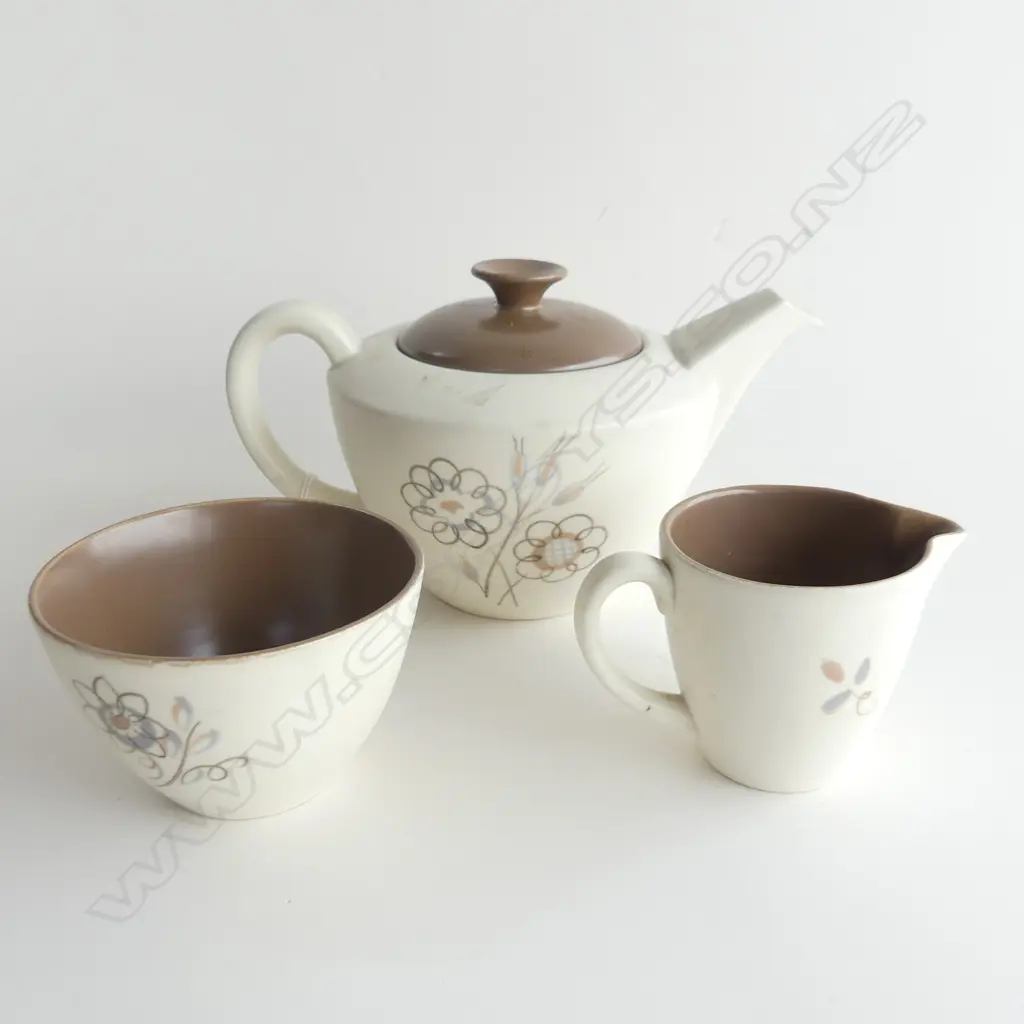 (5) POOLE FLORAL TEAPOT CREAM WITH CHOCOLATE LID H. 120mm + MILK JUG AND SUGAR BOWL Image 1++