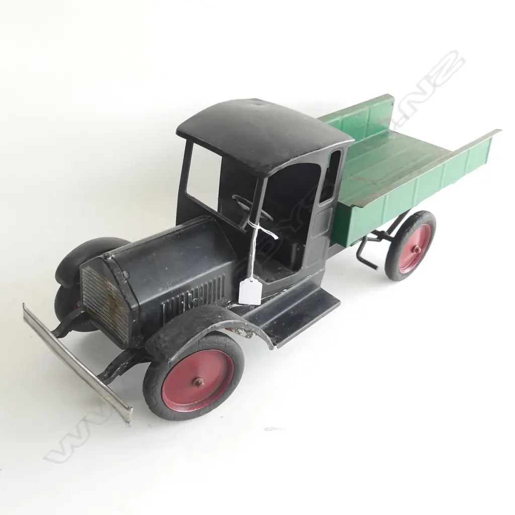 VINTAGE TIN TIP TRUCK OPEN CAB L. 700mm Image 1++