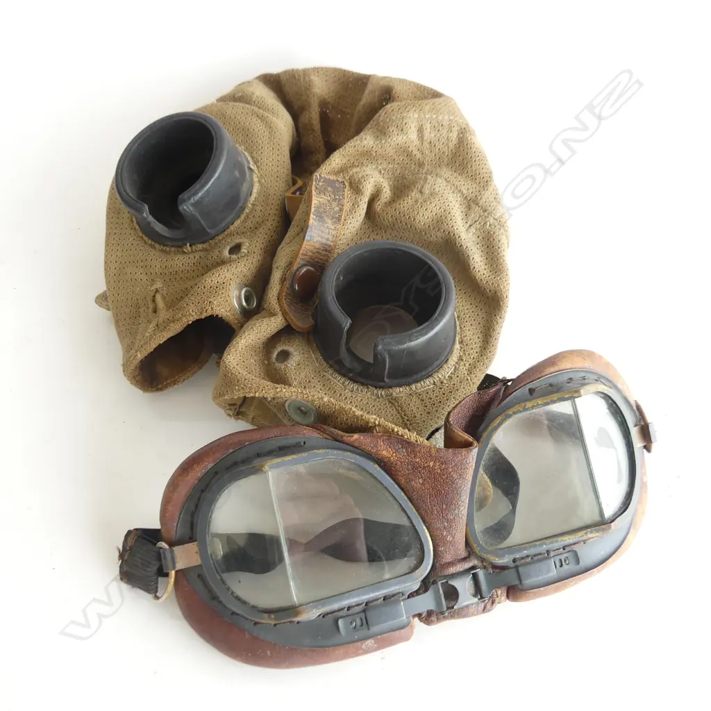 WWII FLIGHT GOGGLES AND HELMET Image 1++