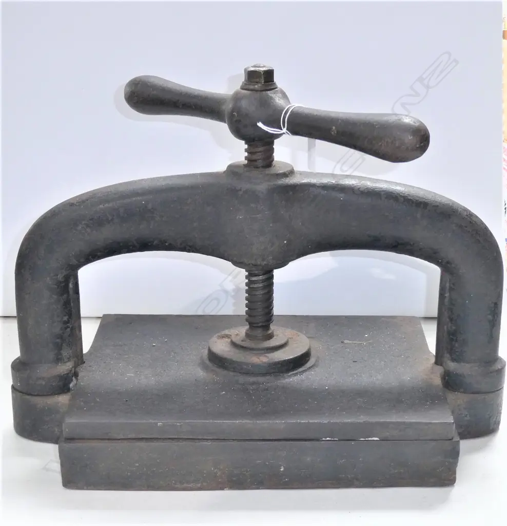 CAST IRON BOOK PRESS PLATEAU SIZE 306 x 250mm Image 1++