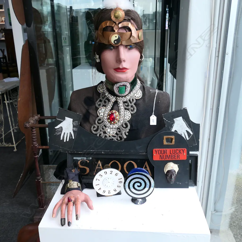 SIDESHOW BUST 'SAQQARA' THE PALM READER WITH ASSOCIATED AIDS  H. 620mm Image 1++