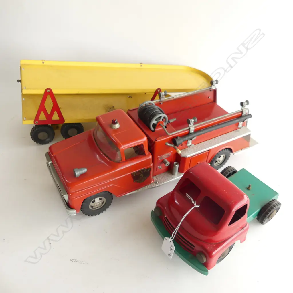 BOXED TONKA 926 'PUMPER' FIRE ENGINE L. 450mm + CIRCA 1950s CAR TRANSPORTER L. 540mm Image 1++